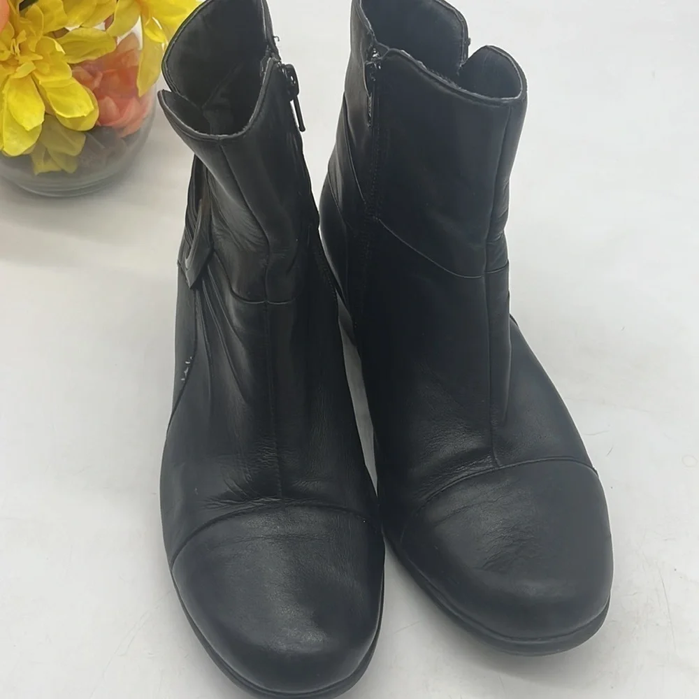 Clarks Black Leather Ankle Boots Size 8 BAB4317B - Picture 2 of 9
